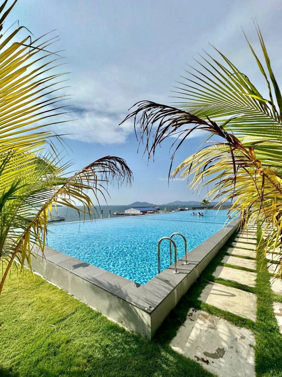 Jesselton Quay Sea & Pool View For 6 Pax Apartamento Kota Kinabalu Exterior foto