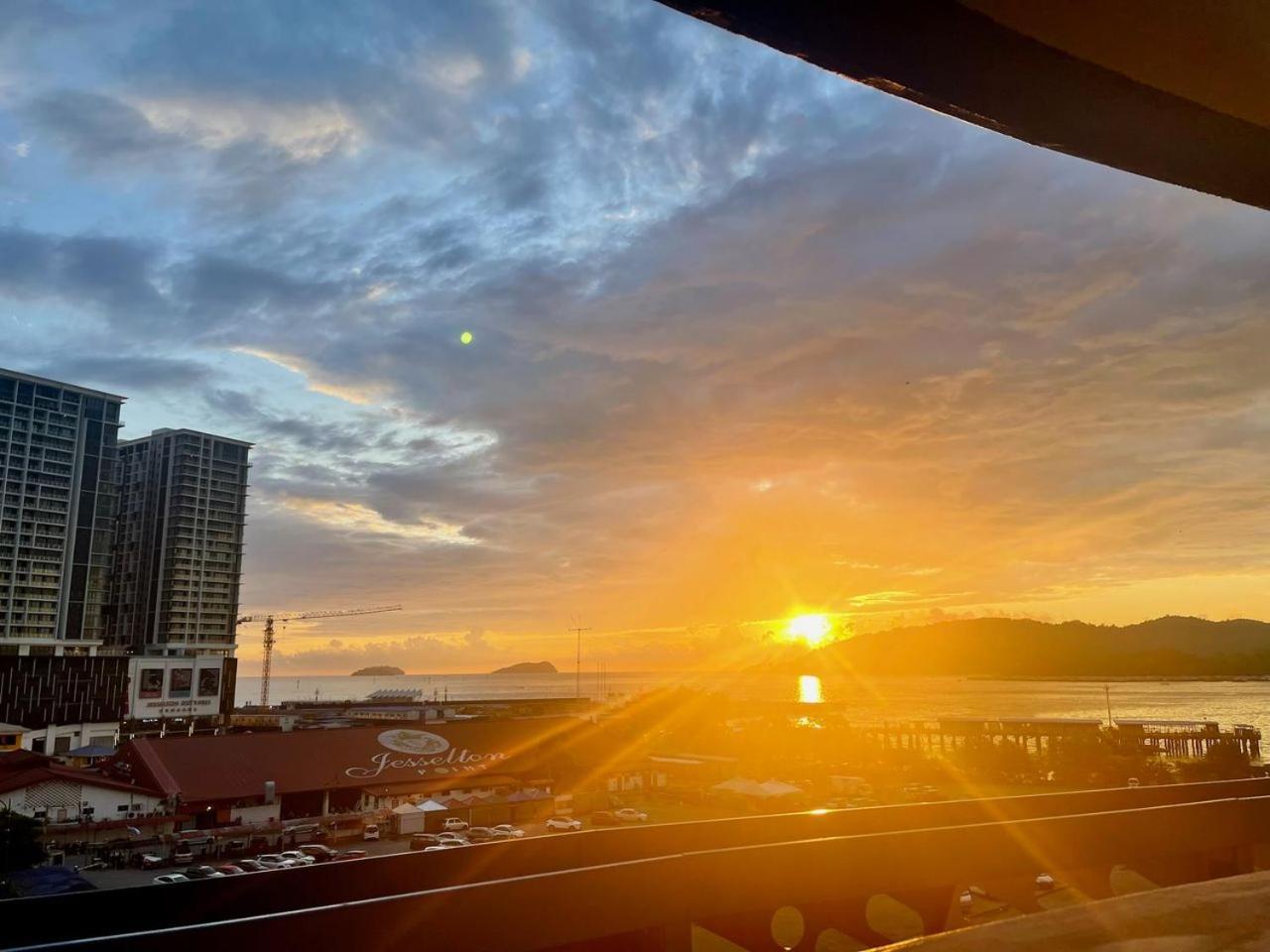 Jesselton Quay Sea & Pool View For 6 Pax Apartamento Kota Kinabalu Exterior foto